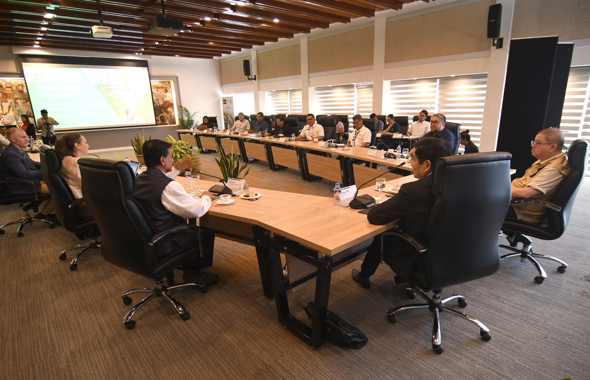 DA proposes partnership to showcase IRRI technologies in commercial scale